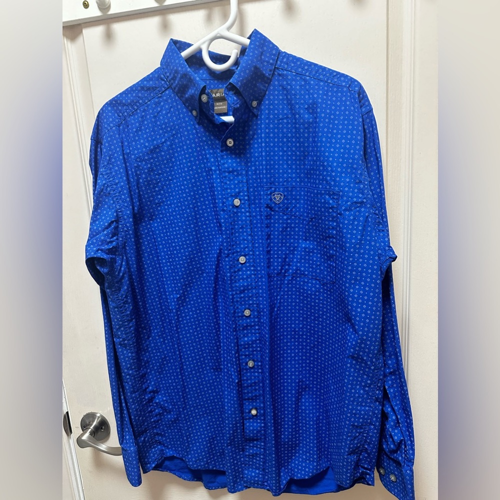 Brand new, never worn Ariat button down shirt